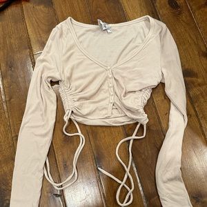 Such a cute adjustable length top w pearls